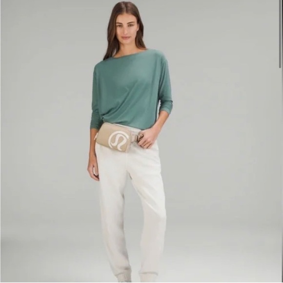 NWOT Lululemon everywhere belt bag trench/opal - Picture 3 of 7